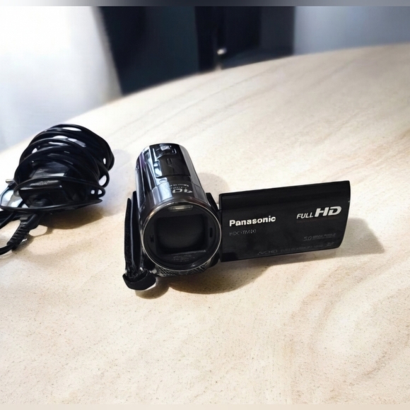 SoldPanasonic HDC-TM90 (16 GB) HD Camcorder With Original Charger Batt Excellent - Picture 3 of 16
